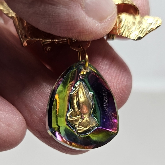 Vintage Iridescence Intaglio Praying Hands Brooch Pin Gold Tone - Picture 5 of 9